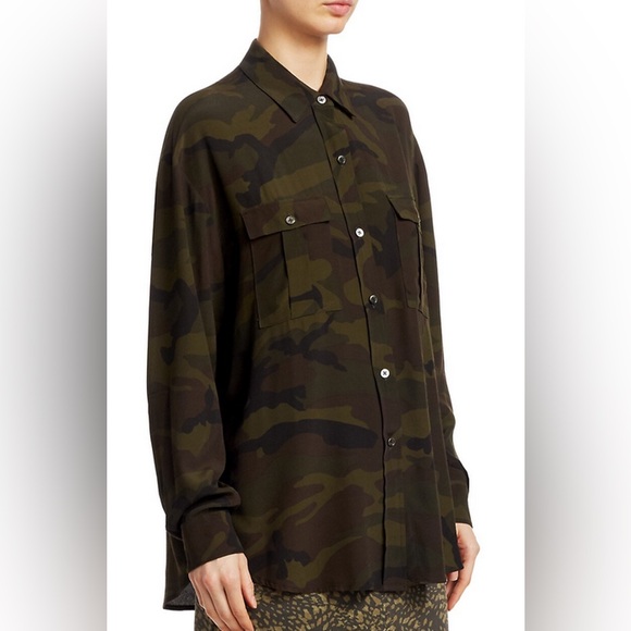 Le Superbe Roaming Safari Rayon Camo Print
Tunic Shirt MSRP $345 0 (Small) - Picture 2 of 10